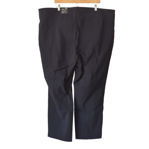 NWT Studio by Torrid Pants Womens 26 Straight Black Deluxe Stretch Trouser - Picture 2 of 7